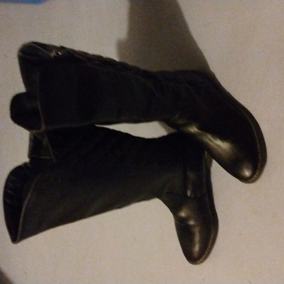 Boots - Picture 2 of 7